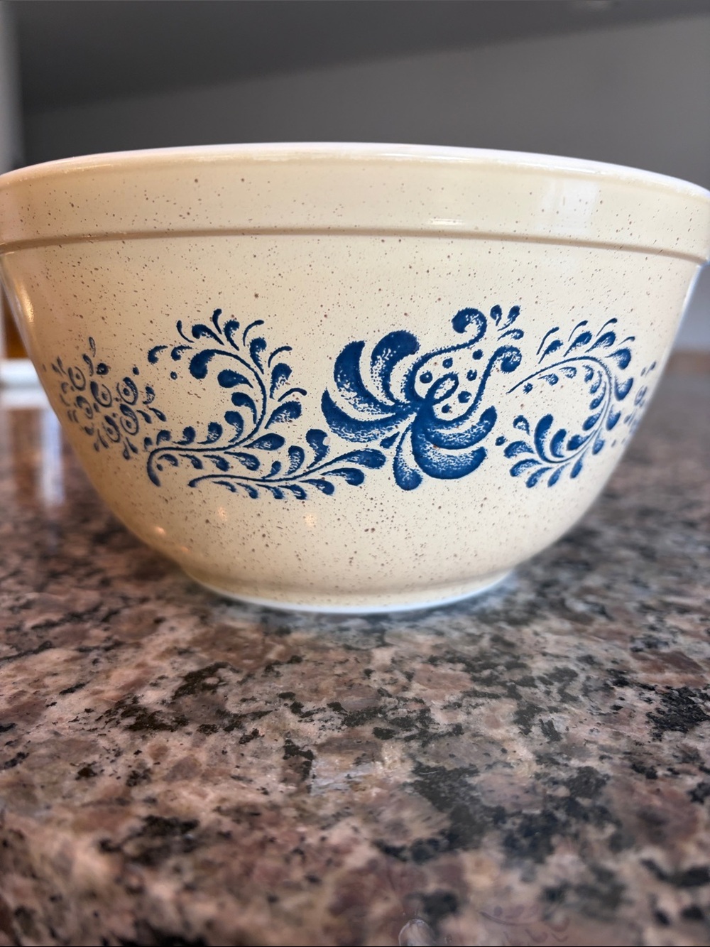 Vintage #402 1.5 Pyrex Tan Mixing Bowl